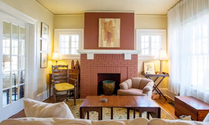 East Point Casa | Spacious 2bd Bungalow Near Airport and Downtown!