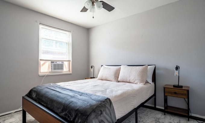 Kettering Apartamento | Spacious 2BR Apt w/ Remote Work Setup & Laundry