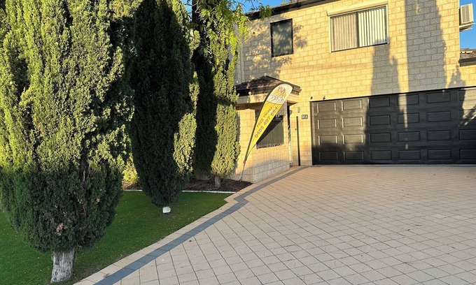 Nollamara Casa | Spacious 3 Bedm,2 Bath, 2 Storey! No Extra Guest Fee!