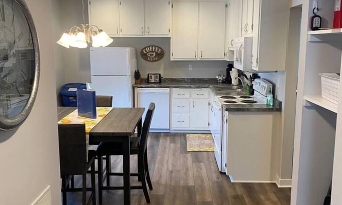 New Denmark Apartamento | Spacious 3-bedroom apartment; 20 mins to Green Bay, Lambeau Field & Resch Center