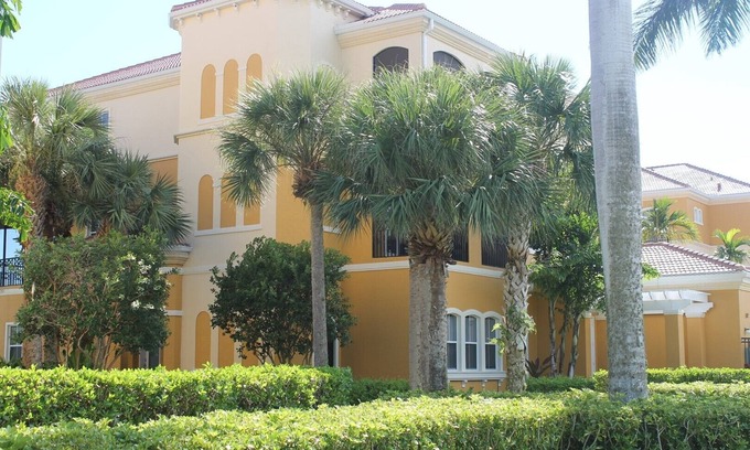 Hammock Bay Condominio | Spacious 3 bedroom Condo in popular Hammock Bay-5 Minutes to Marco Island !