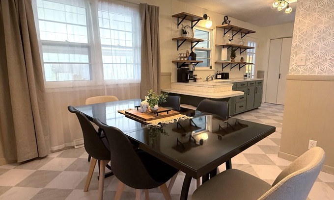 Springfield Casa | Spacious 3-bedroom house in lovely Springfield with two living rooms