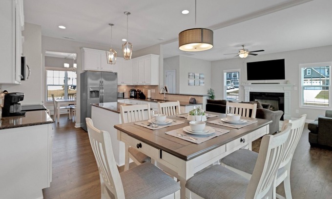 Aberdeen Casa | Spacious 4 BD Golf Getaway with Game Room!