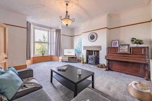 Chapel Allerton Casa | Spacious 4-BedRoom Retreat in Chapel Allerton
