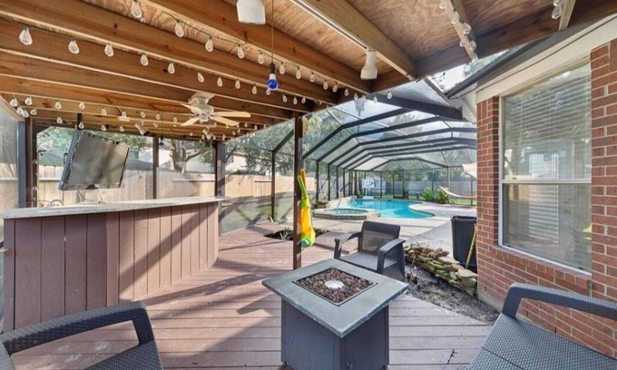 Barker Casa | Spacious 4-bedroom Spa Pool Enclosure king bed Safe Peaceful Houston