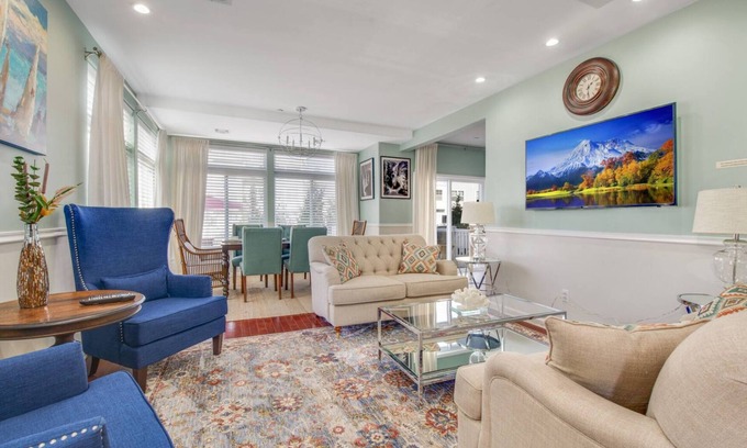 Queens Casa | Spacious 4-bedroom townhome in delightful Arverne By the Sea, Free Parking WiFi