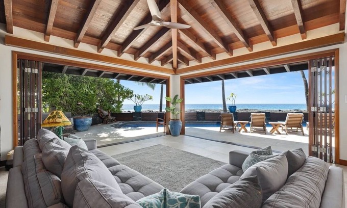 Kailua-Kona Casa | Spacious 4-bedroom house plus bunk room with WiFi and AC in charming Kailua-Kona