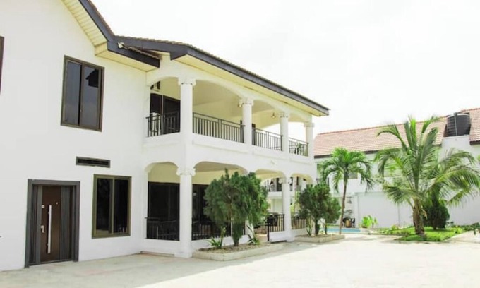 Teshie Villa | Spacious 4-Bedroom Villa Perfect for Groups