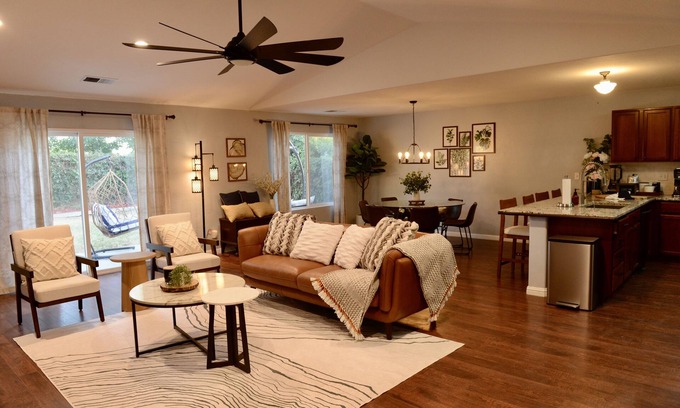 Visalia Casa | Spacious 4BD Home w EV charger near Sequoia Ntl Pk