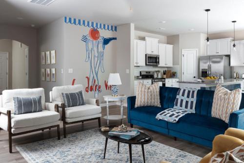 Paw Creek Casa | Spacious 4BD Retreat - Central Location - Backyard