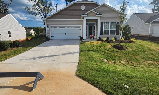 Youngsville Casa | Spacious 4BR/2BA Home-charming downtown Youngsville- Near Raleigh & Wake Forest.