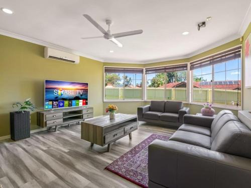 Forest Lake Casa | Spacious 4BR family retreat near mall at Forest Lake