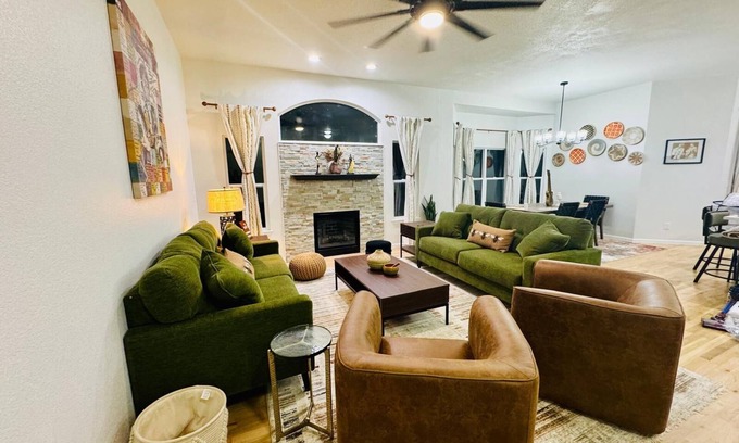 Greeley Casa | Spacious 5-bedroom house in charming Greeley with AC