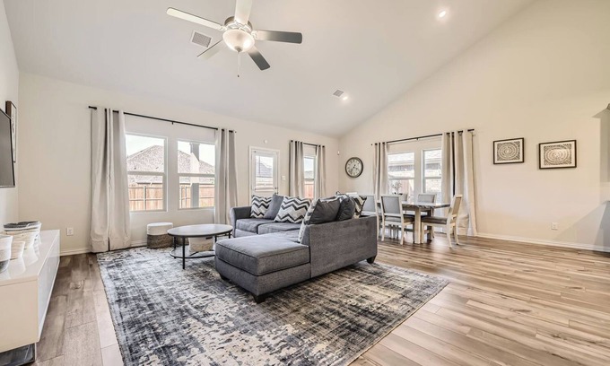 Haslet Casa | Spacious 5-bedroom house in Haslet, TX ...just North of Fort Worth