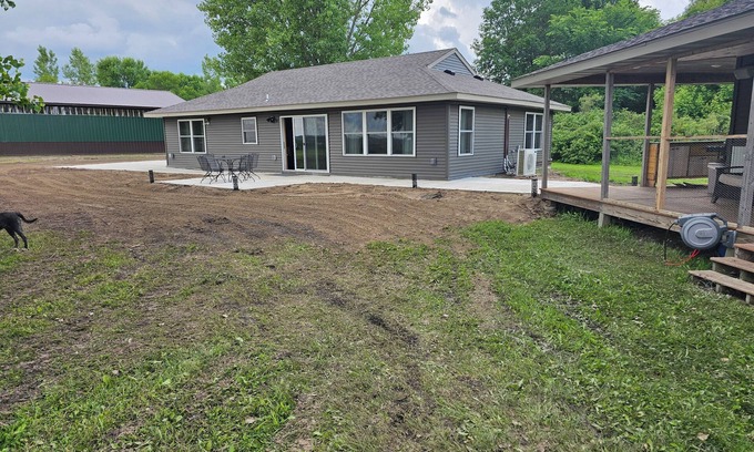 Osakis Casa | Spacious 5-bedroom Osakis lakefront house/guest house with dock, WiFi, AC, spa