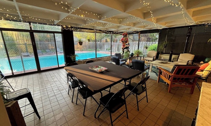 Hutchinson Casa | Spacious 5 bedroom Retreat with Pool & Tennis Court Near KS State Fair