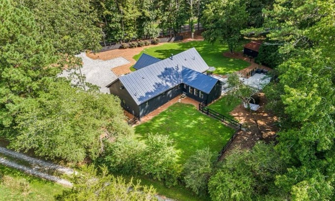 Tate Casa | Spacious 5-bedroom/up to 14 guests House & Event Venue in enjoyable Alpharetta