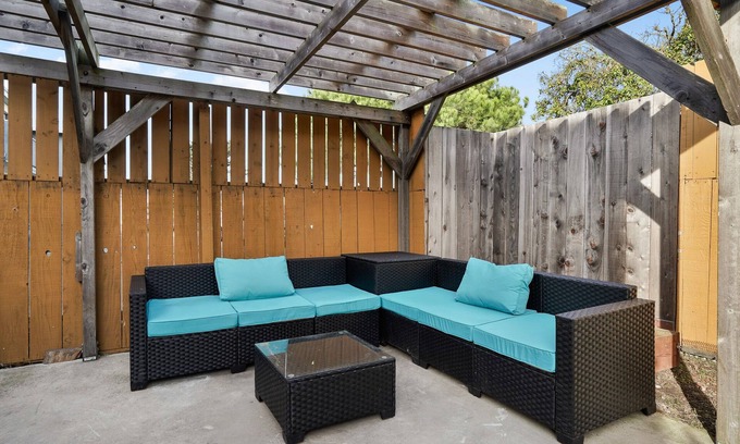 Sharp Park Casa | OceanBreeze Apt Suites near Golf & Beach