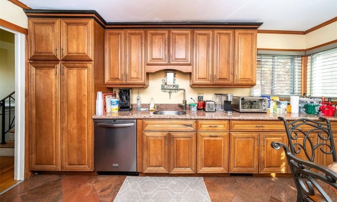 Heathcote Casa | Spacious 6-bedroom house in safe neighborhood near NYC