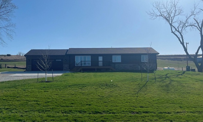 Harrison County Casa | Spacious and cozy 4-bedroom house in rural Iowa located a short drive from Omaha