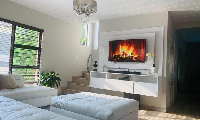 Greater Johannesburg Metropolitan Area Casa | Spacious and elegant residential home