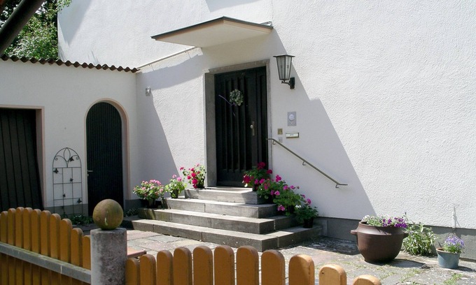 Neuendettelsau Casa | Apartamentos amplios y luminosos para 1-8 personas, WLAN gratis, cerca de Nuremberg