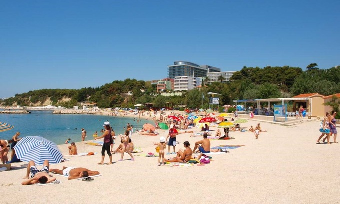 Vranjic Apartamento | Spacious Apartment w Three Balconies and Parking