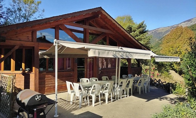 Saint-Beat Chalet De Esquí | Spacious chalet sleeps 15