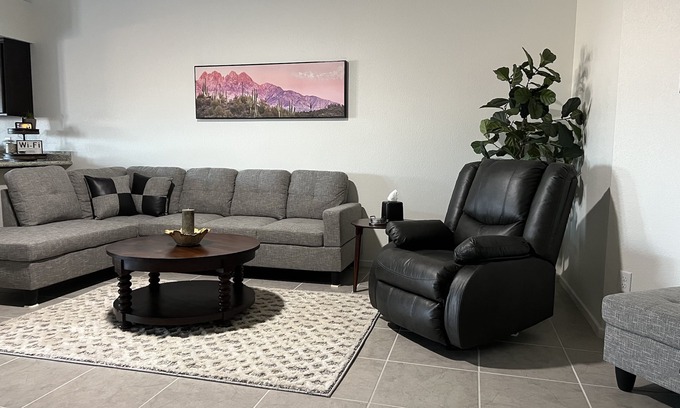 Yuma Casa | Spacious Clean Pet-friendly Family Townhome