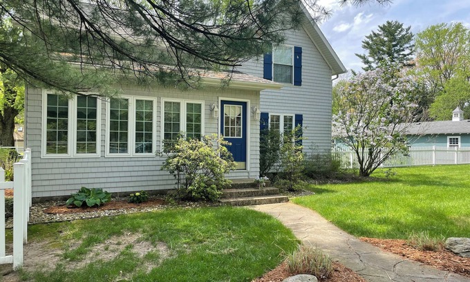 Clear Lake Cabaña | Spacious Clear Lake Retreat with private yard and great sandy beach.