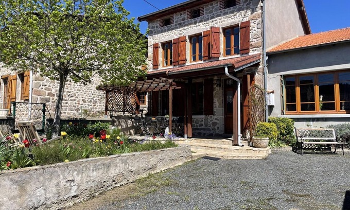 Laprugne Cabaña | Amplia casa rural con jardín, se admiten mascotas