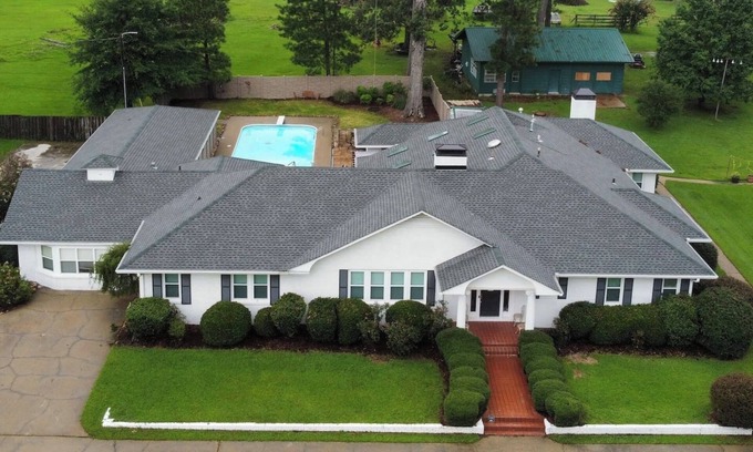 Forest Casa | Spacious Enchanted Forest Home for Business & Pleasure