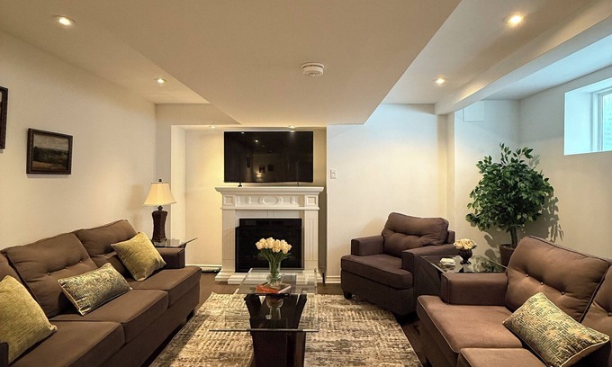 Vaughan Casa | Spacious Entire Lower Level Suite