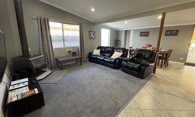 Merredin Casa | Spacious Family/Corporate Getaway in the Heart of Merredin - House on French
