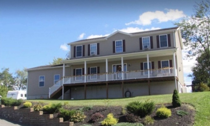 Bellefonte Casa | Spacious Family Friendly PSU Alumni Home