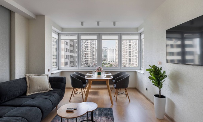 Pervomaysky District Apartamento | Spacious flat with a magnificent view