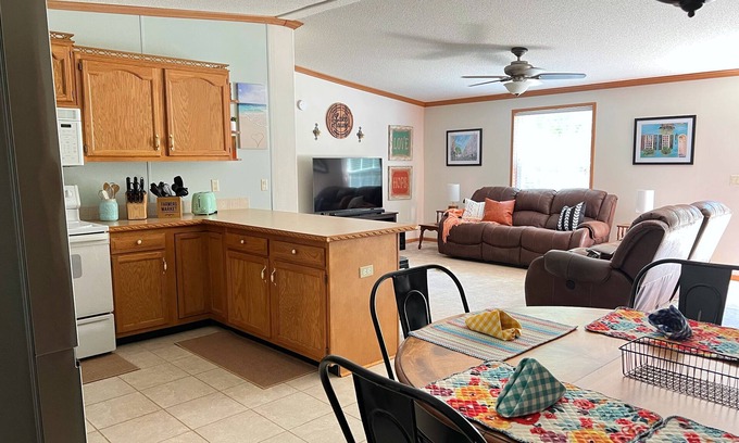 Higden Casa | Spacious Higden Retreat <1M from Sugar Loaf Marina