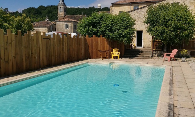 Lestiac-Sur-Garonne Casa | Spacious house on wooded grounds with swimming pool
