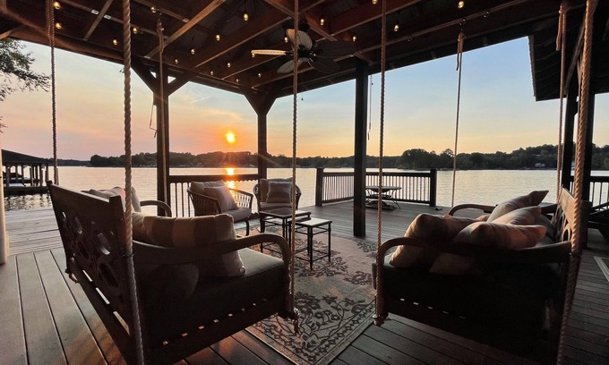 Hickory Casa | Spacious Home on Lake Hickory with Dock