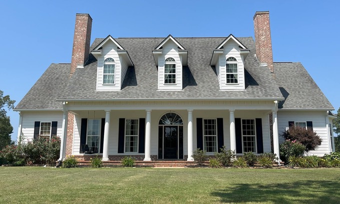 Independence Casa | Spacious home situated on large family farm - equal distance to Memphis & Oxford