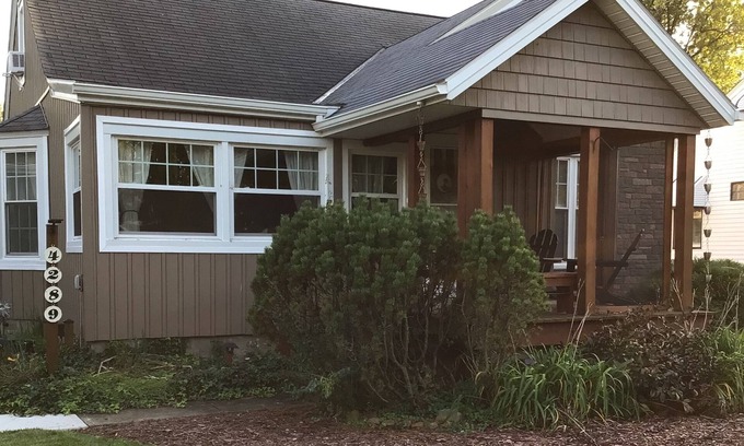 Vermilion Casa | Spacious home with lake breezes and a community lake view!