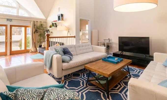 West Hyannisport Casa | Spacious house steps to Craigville beach! Perfect for family get togethers!