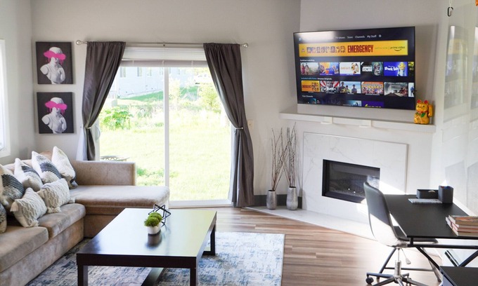 Abbott Loop Casa | Spacious & immaculate 2 bd townhome in the heart of Anchorage.