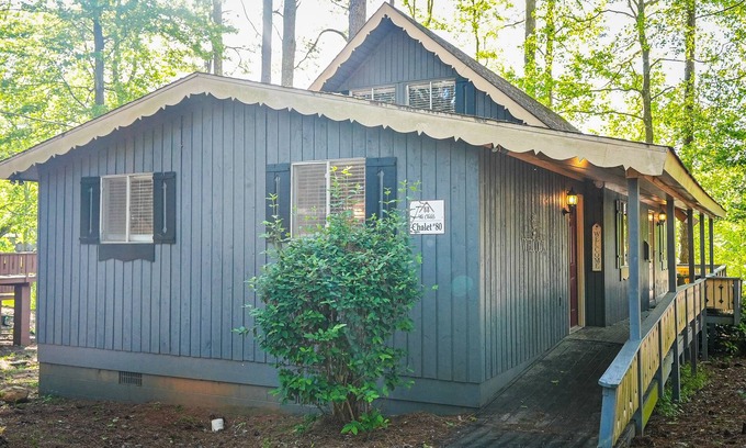 Pine Mountain Chalet De Esquí | Spacious Lake View chalet perfect for making memories!