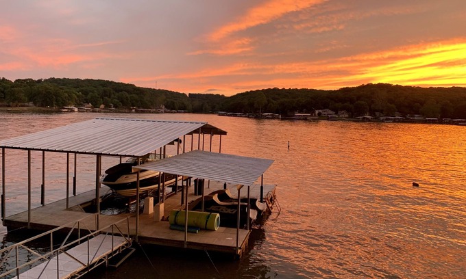 Gravois Mills Casa | Spacious lakefront cabin @Ozarks-Great deck, dock and swimming area! No pet fees