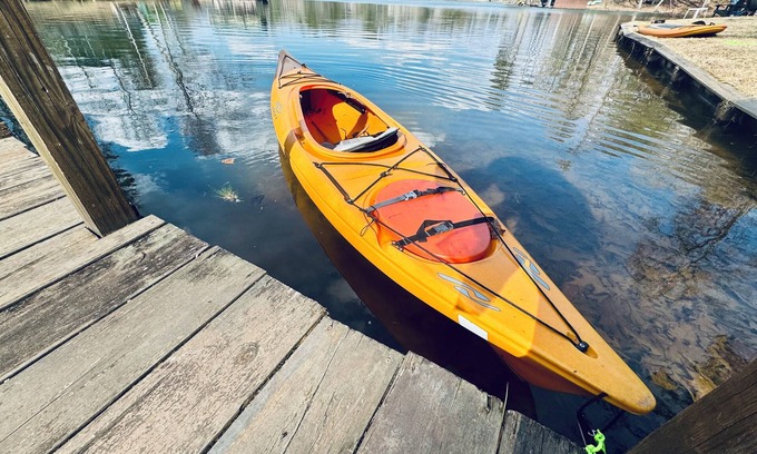 Oconee County Apartamento | Stunning Lakeside Garden Level Home with Large Dock, Pet-Friendly!
