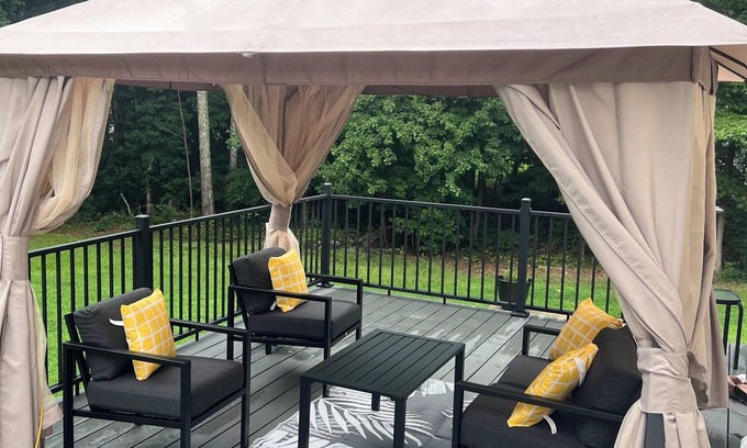 Stockbridge Casa | Spacious/Luxe 5-bedroom house in quiet neighborhood