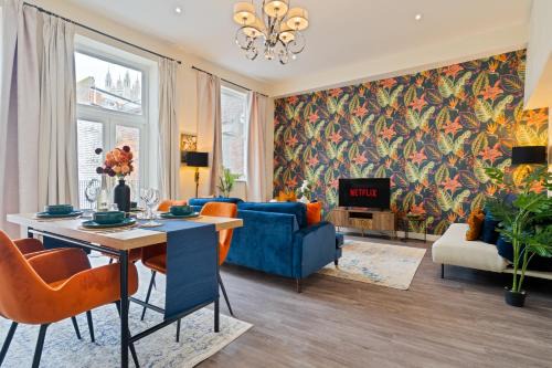 The King's Mile Apartamento | Spacious Luxury City Apartment with Terrace & High Ceiling