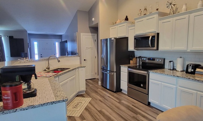 North Platte Casa | Spacious & modern 3BR close to the Golden Spike and Canteen District.