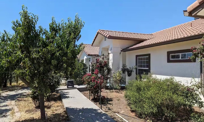 Squaw Valley Casa | Spacious Modern Vacation Home near Kings Canyon N.P. EV Charging Fast Wifi.